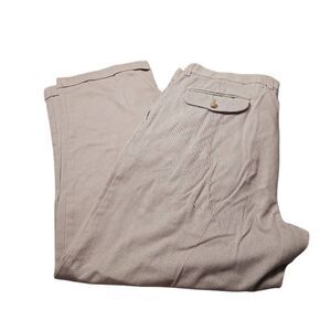 RoundTree & Yorke khaki pleated front pants 38/29